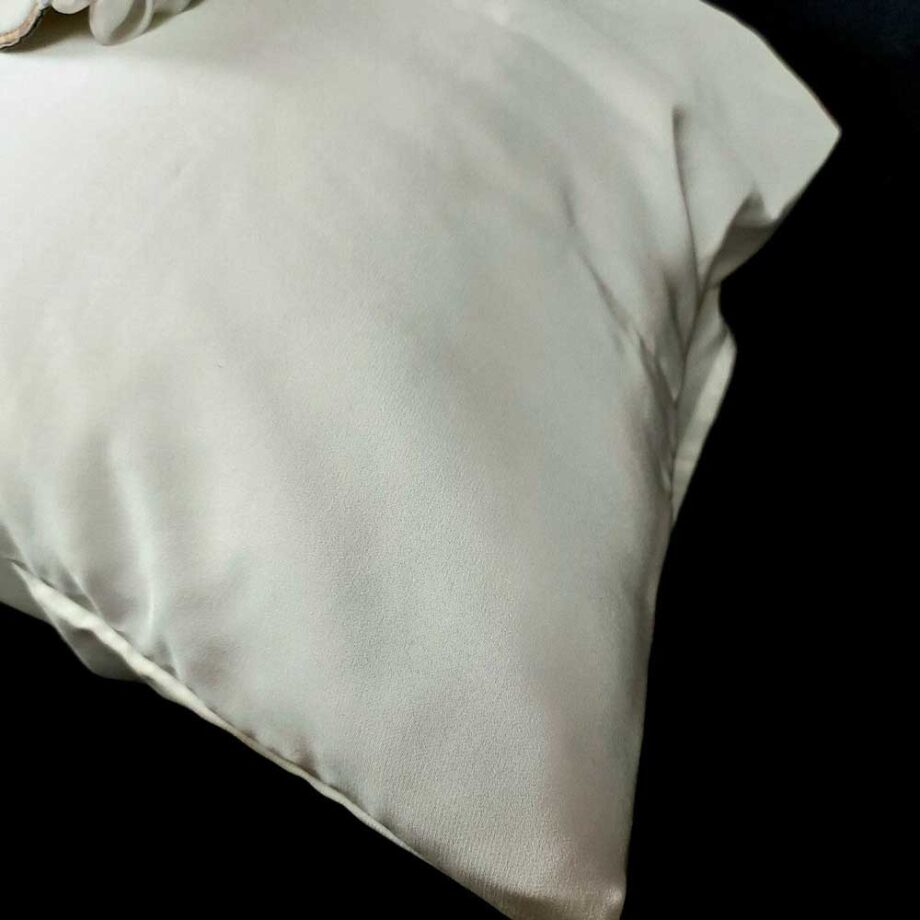 ΜΕΤΑΞΩΤΗ ΜΑΞΙΛΑΡΟΘHΚΗ 50Χ70εκ. (κρεπ) + ΚΙΤ ΠΡΟΣΤΑΣΙΑΣ ΠΡΟΣΩΠΟΥ &ΜΑΛΛΙΩΝ